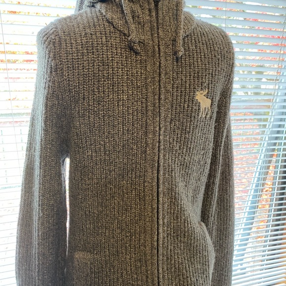 |SOLD| Abercrombie and Fitch Zip-up W/Hoodie - Picture 3 of 8